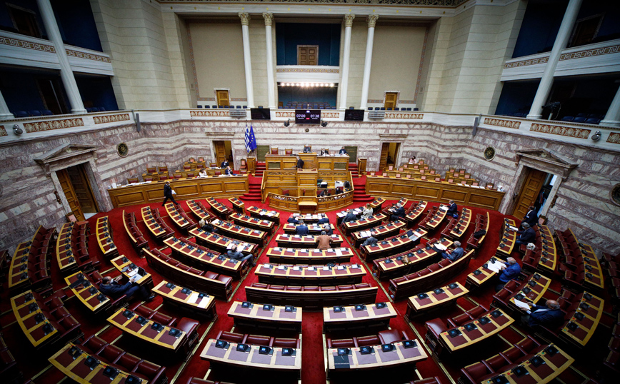 Κόντρα ΝΔ – ΣΥΡΙΖΑ για το εργασιακό νομοσχέδιο: «Κανείς δεν φρόντισε να λειτουργήσει φιλεργατικά»