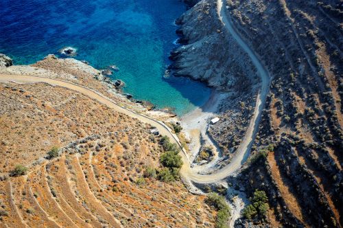 Φολέγανδρος: Μυστήριο με νεκρή γυναίκα – Βρέθηκε στη θάλασσα με τα ρούχα