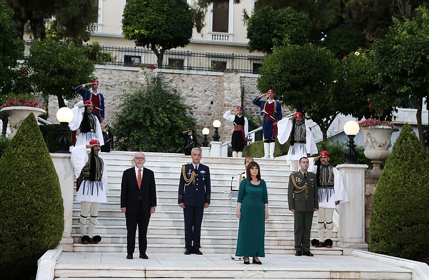 47η Επέτειος για την Αποκατάσταση της Δημοκρατίας: Μια δεξίωση με συμβολικές παρουσίες και ενδιαφέροντα «πηγαδάκια»