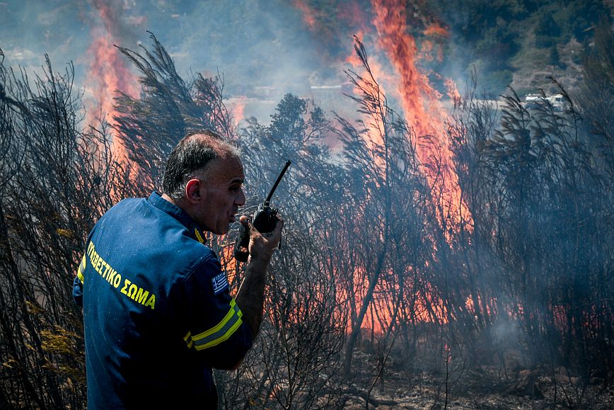 Υψηλός κίνδυνος πυρκαγιάς και τον Δεκαπενταύγουστο σε έξι περιφέρειες της χώρας