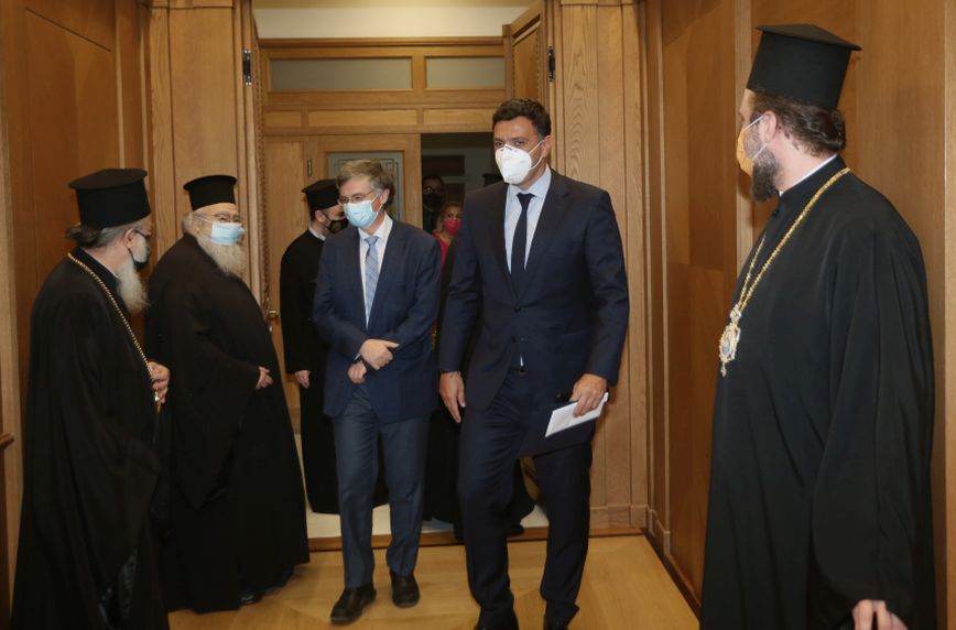 Κικίλιας: Ζητήσαμε η Εκκλησία να βοηθήσει στην αντιμετώπιση της πανδημίας – «Μεγάλη η διασπορά» λέει ο Τσιόδρας