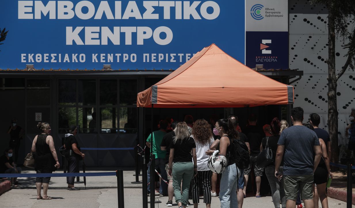 Κορονοϊός – Εμβόλιο: Εκτίναξη των ραντεβού για την τρίτη δόση μέσα σε ένα τριήμερο – Τα στοιχεία του Newsbeast