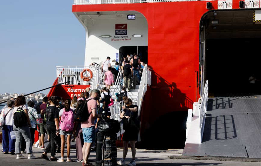 Freedom Pass: Άνοιξε η πλατφόρμα – Πώς θα πάρουν την κάρτα των 150 ευρώ οι 18-25