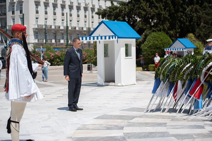 Στεφανής: Κατέθεσε στεφάνι στον Άγνωστο Στρατιώτη για τους πεσόντες της τουρκικής εισβολής στη Κύπρο