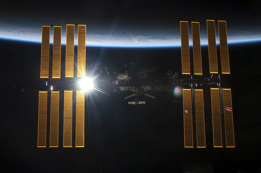 Roskosmos: «Άγνωστο» αντικείμενο θα προσεγγίσει αύριο τον Διεθνή Διαστημικό Σταθμό