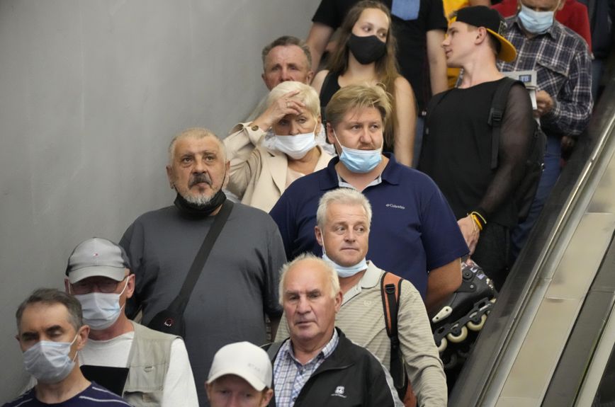 Η μάσκα θα παραμείνει υποχρεωτική στα μέσα μαζικής μεταφοράς στο Λονδίνο