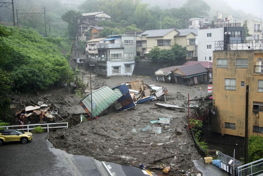 Ιαπωνία: Φόβοι για τουλάχιστον δύο νεκρούς από τις κατολισθήσεις λόγω καταρρακτωδών βροχών