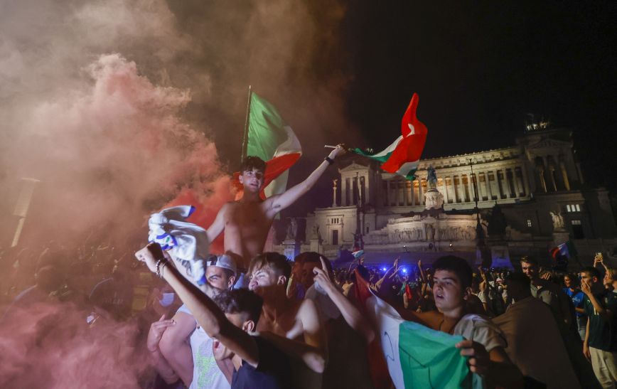 Euro 2020: «Κάηκε» η Ιταλία για την πρωταθλήτρια Ευρώπης – Δείτε εικόνες και βίντεο