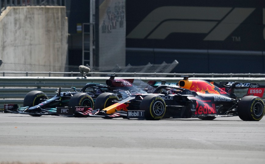 Formula 1: Ατύχημα Φερστάπεν &#8211; Χάμιλτον και διακοπή στο γκραν πρι της Βρετανίας