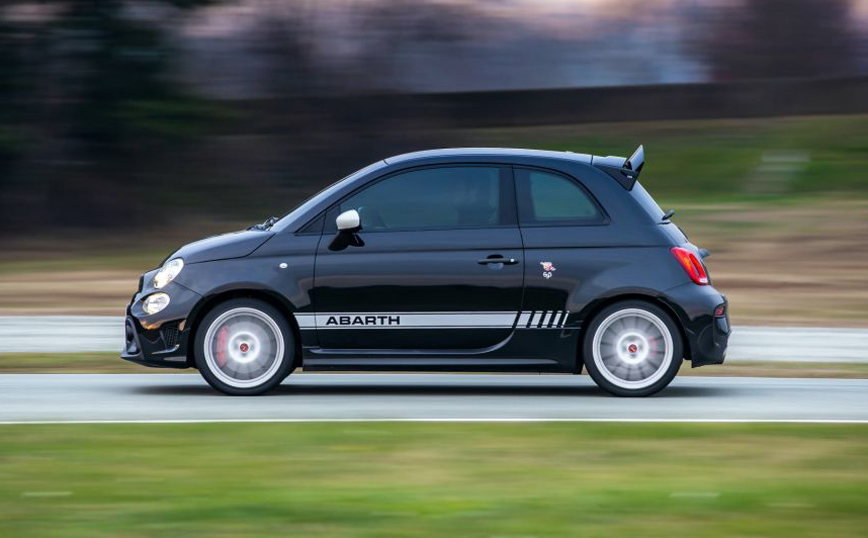 Νέο Abarth 695 Esseesse: Για συλλέκτες που ψάχνουν τις απόλυτες επιδόσεις