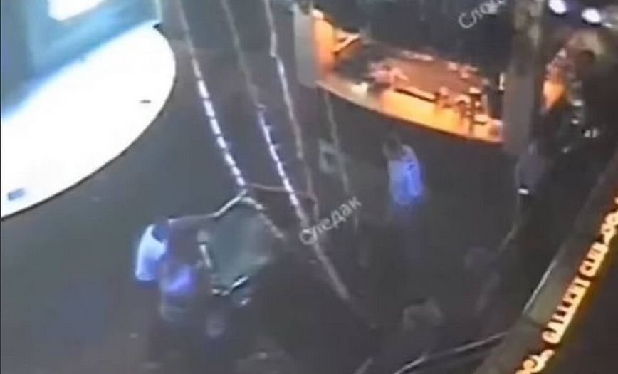 Σοκαριστικό δυστύχημα σε μπαρ στη Ρωσία: Οθόνη 200 κιλών καταπλάκωσε 35χρονη