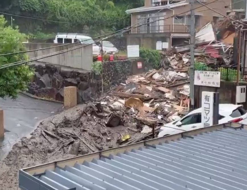 Κατολισθήσεις λόγω καταρρακτωδών βροχών στην Ιαπωνία – Αγνοούνται τουλάχιστον 19 άτομα