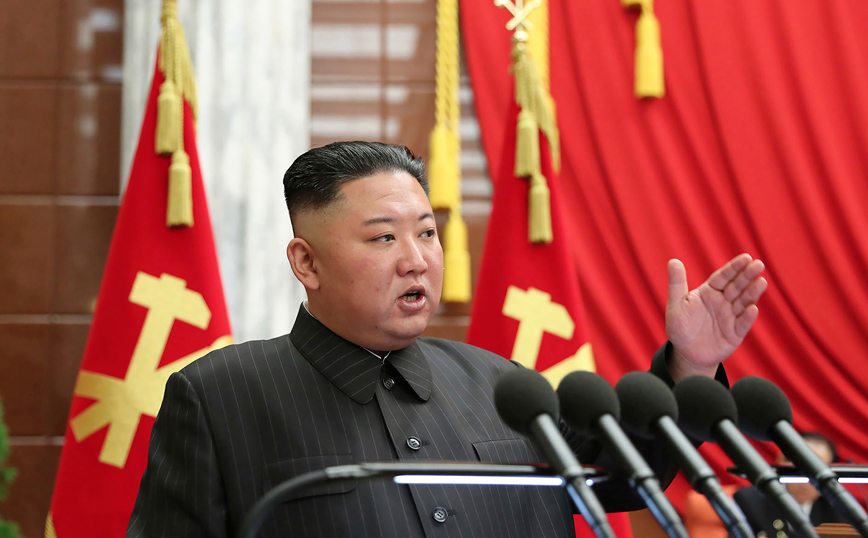 Βόρεια Κορέα: Ο Κιμ Γιόνγκ Ουν απειλεί με αντίποινα τις ΗΠΑ για την επιβολή κυρώσεων