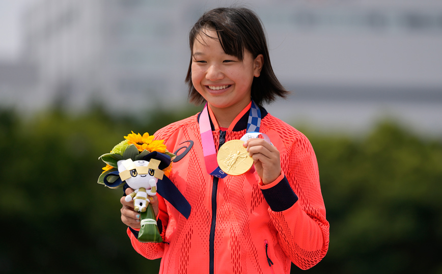 Μια 13χρονη γιαπωνέζα έγινε χρυσή ολυμπιονίκης στο street skateboard