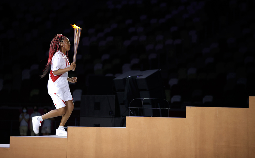 Ολυμπιακοί Αγώνες: Η στιγμή που η Ναόμι Οσάκα άναψε τον Βωμό στο Ολυμπιακό Στάδιο του Τόκιο