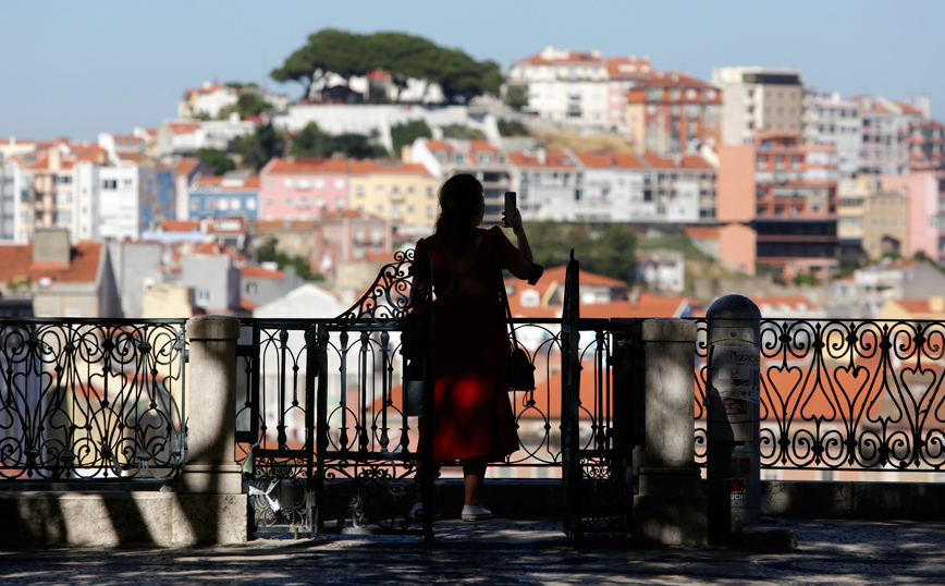 Με το αρνητικό τεστ ή το πιστοποιητικό εμβολιασμού στα χέρια οι Πορτογάλοι