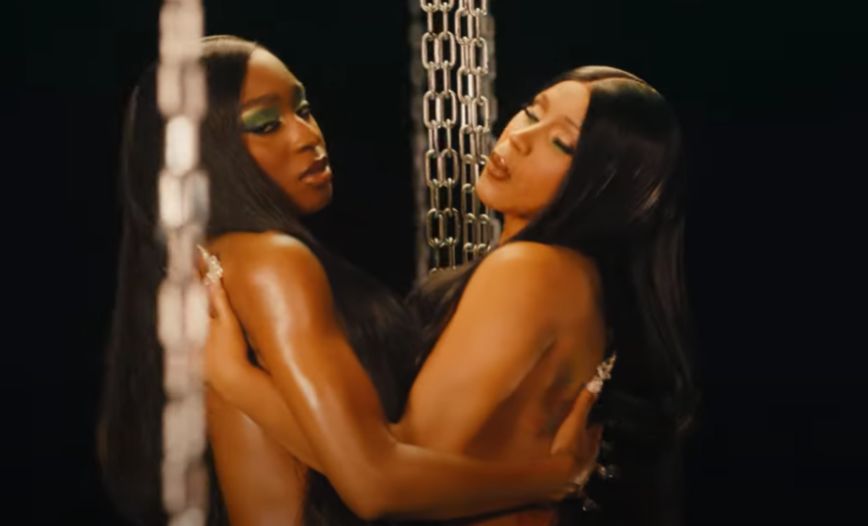 Ντουέτο – φωτιά: Οι ολόγυμνες Cardi B and Normani σε νέο βίντεο κλιπ κόβουν την ανάσα