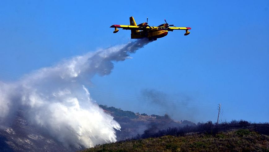 Κύπρος: Πυρκαγιά μαίνεται εκτός ελέγχου στον Αρακαπά της επαρχίας Λεμεσού