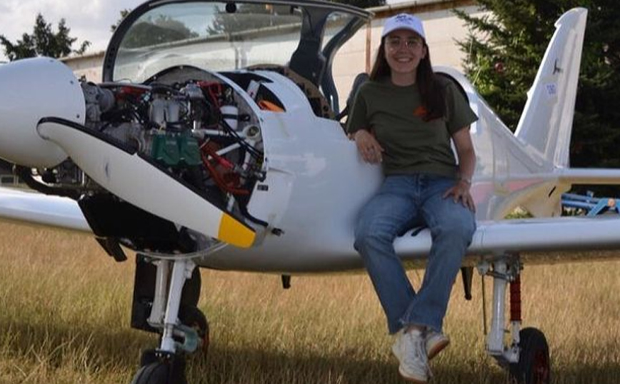 Μια 19χρονη θέλει να γίνει η νεότερη γυναίκα που θα πετάξει μονάχη με το αεροσκάφος της
