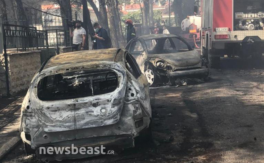 Φωτιά στη Σταμάτα: Νέες εικόνες από τα σπίτια και τα αυτοκίνητα που παραδόθηκαν στις φλόγες