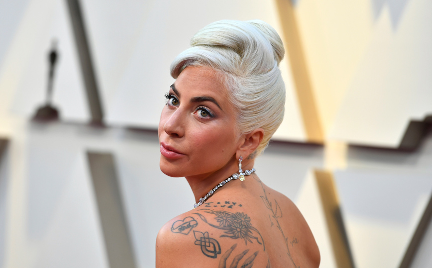 H Lady Gaga με εντυπωσιακό μονόπετρο στο χέρι της &#8211; Φούντωσαν οι φήμες ότι θα ντυθεί νύφη