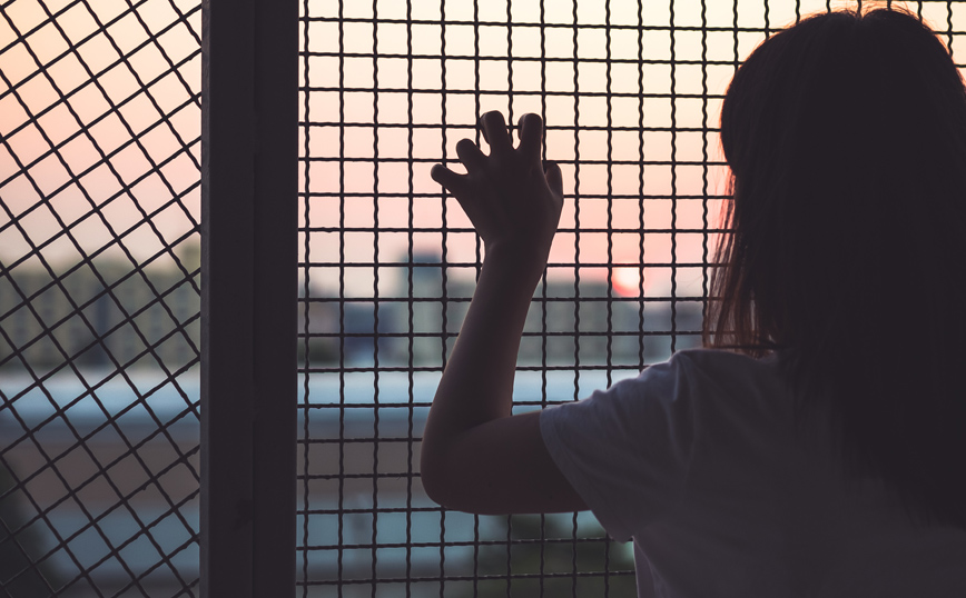 Trafficking και κορονοϊός: Ραγδαία αύξηση της εμπορίας ανθρώπων &#8211; Ο τρόπος που οι διακινητές εκμεταλλεύτηκαν τα lockdown