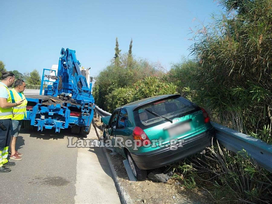 Φθιώτιδα: Σώθηκε από θαύμα 4μελής οικογένεια που έπεσε με το αυτοκίνητο στις μπάρες