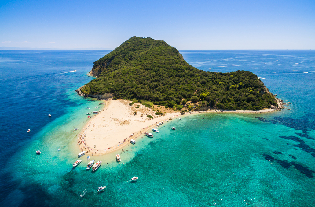 Μαραθονήσι: Το μικροσκοπικό νησί που μοιάζει με εξωτική όαση στο Ιόνιο