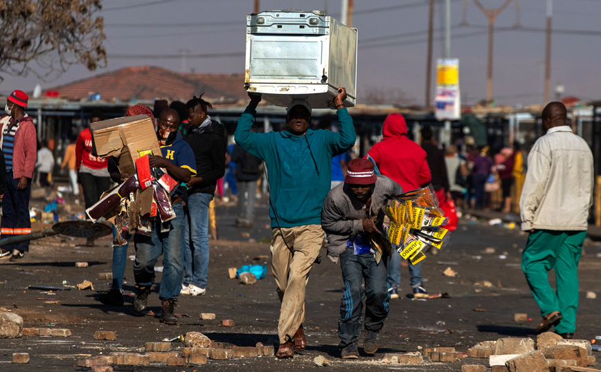 Νότια Αφρική: Η βία υποκινήθηκε και σχεδιάστηκε, καταγγέλλει ο πρόεδρος Ραμαφόζα