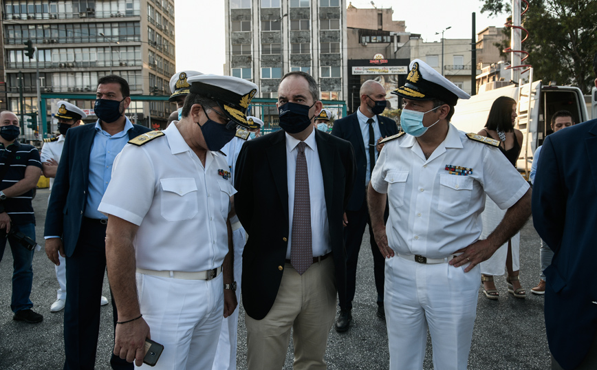 Στον Πειραιά ο Γιάννης Πλακιωτάκης: Τι αλλάζει από σήμερα στα ταξίδια