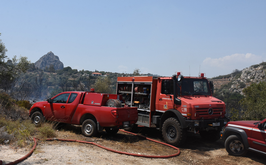 Οριοθετήθηκε η φωτιά σε Κυπαρίσσι και Βελά στην Αχαΐα