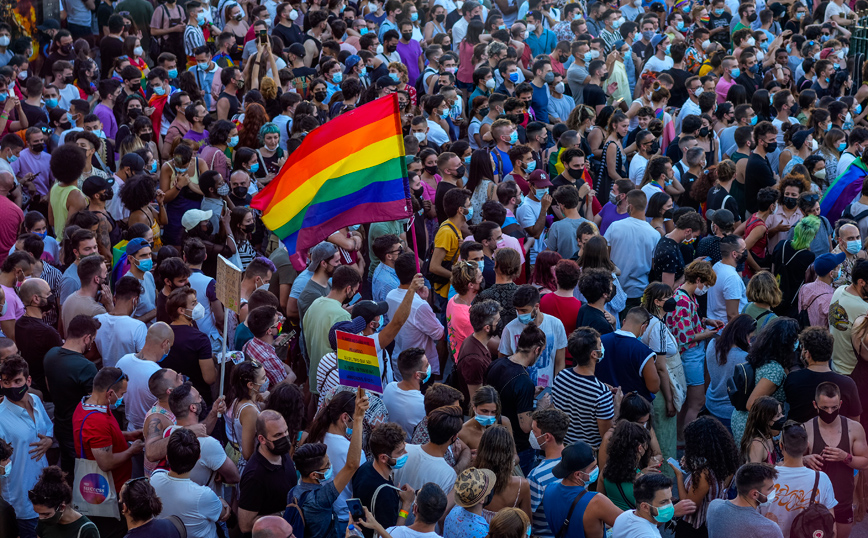 Διαμαρτυρίες σε ολόκληρη την Ισπανία μετά τον θανατηφόρο ξυλοδαρμό gay άνδρα