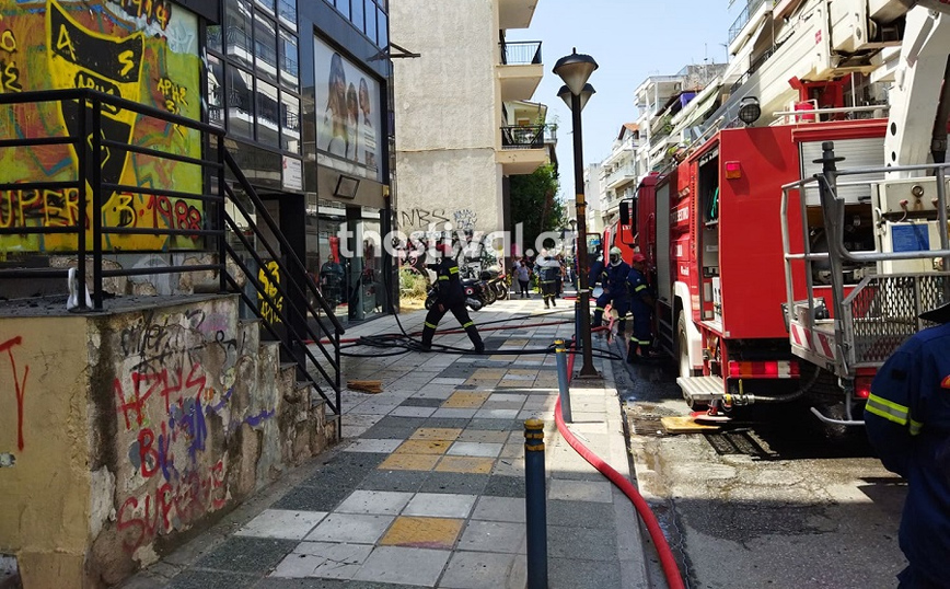 Υπό έλεγχο φωτιά σε διαμέρισμα στην Καλαμαριά &#8211; Είχε εκκενωθεί η πολυκατοικία