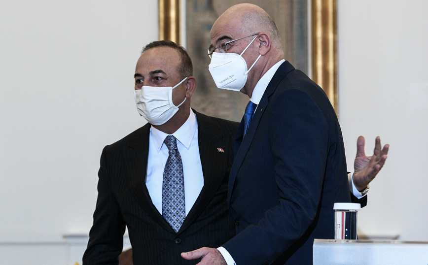 Τηλεφωνική επικοινωνία Δένδια – Τσαβούσογλου για τις πυρκαγιές: Οι δύο χώρες είναι έτοιμες για αλληλοβοήθεια