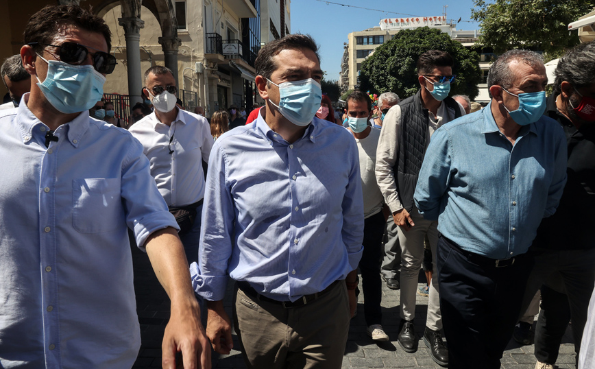Τσίπρας από Κρήτη: Εμβολιαστείτε – Ανησυχία για τη μικρομεσαία επιχειρηματικότητα