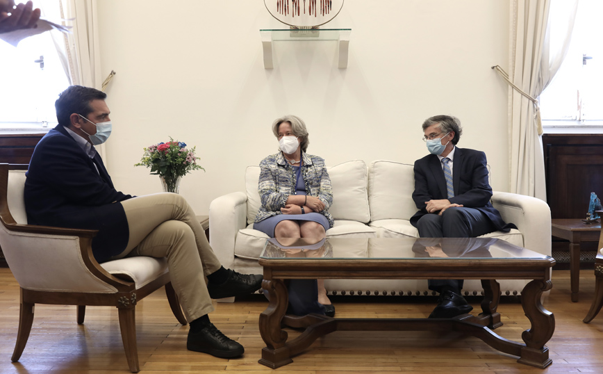 Συνάντηση Τσίπρα με Λινού &#8211; Τσιόδρα: Οι πολίτες να εμβολιαστούν, να φοράνε μάσκες, και να τηρούν τα μέτρα προστασίας