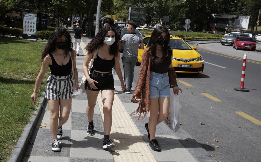 Κορονοϊός: Σχεδόν 4.700 κρούσματα στην Τουρκία – Άλλοι 35 θάνατοι σε ένα 24ωρο
