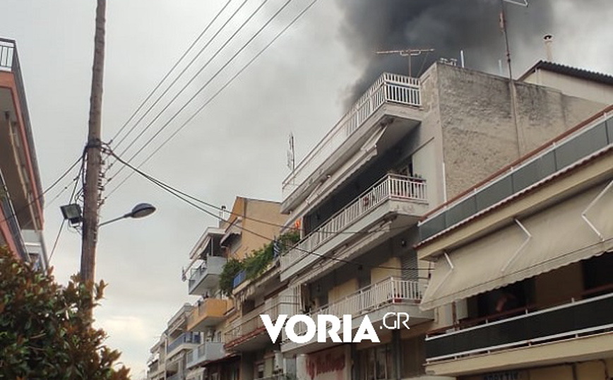 Θεσσαλονίκη: Νεκρός ο 81χρονος που απειλούσε να πέσει στο κενό από ταράτσα