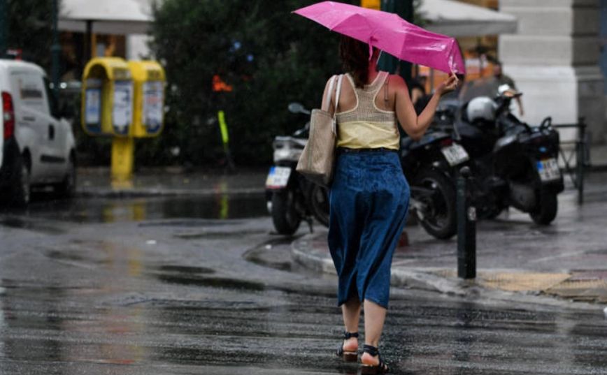 Καιρός: Πού αναμένονται μπόρες και τοπικές καταιγίδες μετά το μεσημέρι – Οι περιοχές που επηρεάζονται