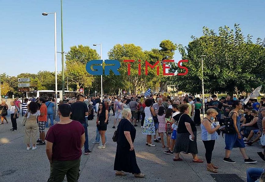 Νέα συγκέντρωση αντιεμβολιαστών στον Λευκό Πύργο στη Θεσσαλονίκη