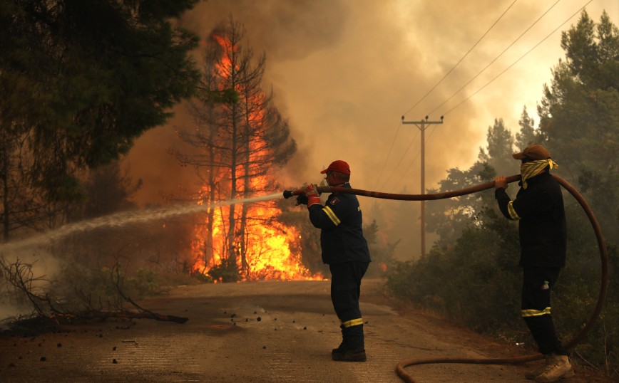 Φωτιά στην Εύβοια: Μάχη με τις αναζωπυρώσεις &#8211; Ανησυχία για Ελληνικά, Αγριοβότανο, Ασμήνι, Γαλατσώνα και Αβγαριά