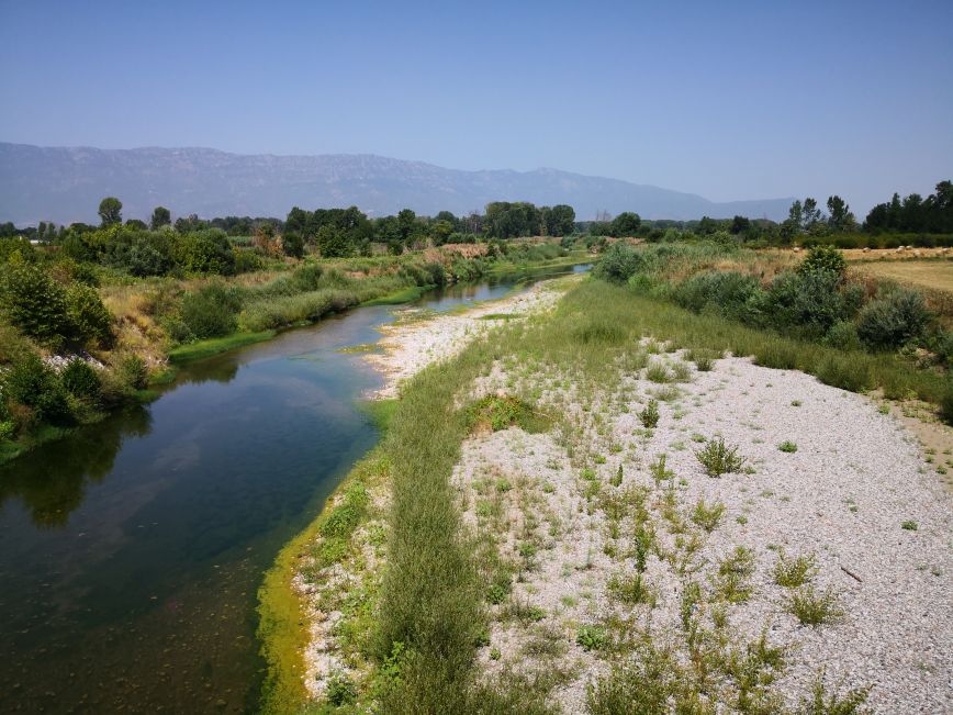 Τρίκαλα: Από ποταμός… ρυάκι ο Πηνειός – Μειώθηκε σημαντικά η στάθμη του