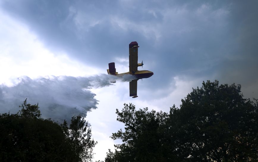 Φωτιά τώρα στο Μοναστηράκι Αιτωλοακαρνανίας