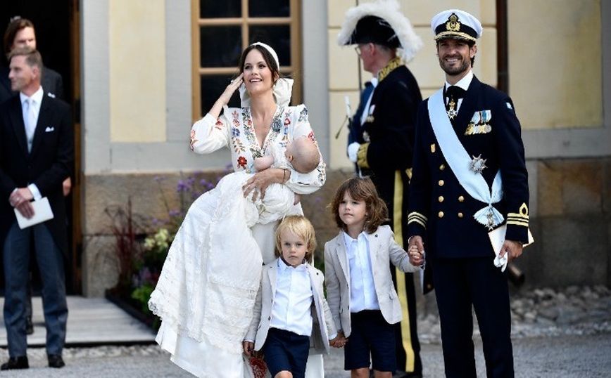 O πρίγκιπας Καρλ Φιλίπ και η πριγκίπισσα Σοφία της Σουηδίας βάπτισαν το τρίτο παιδί τους