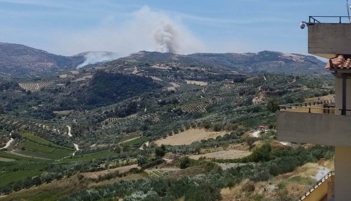 Φωτιά στο Ηράκλειο &#8211; Άμεση κινητοποίηση της Πυροσβεστικής