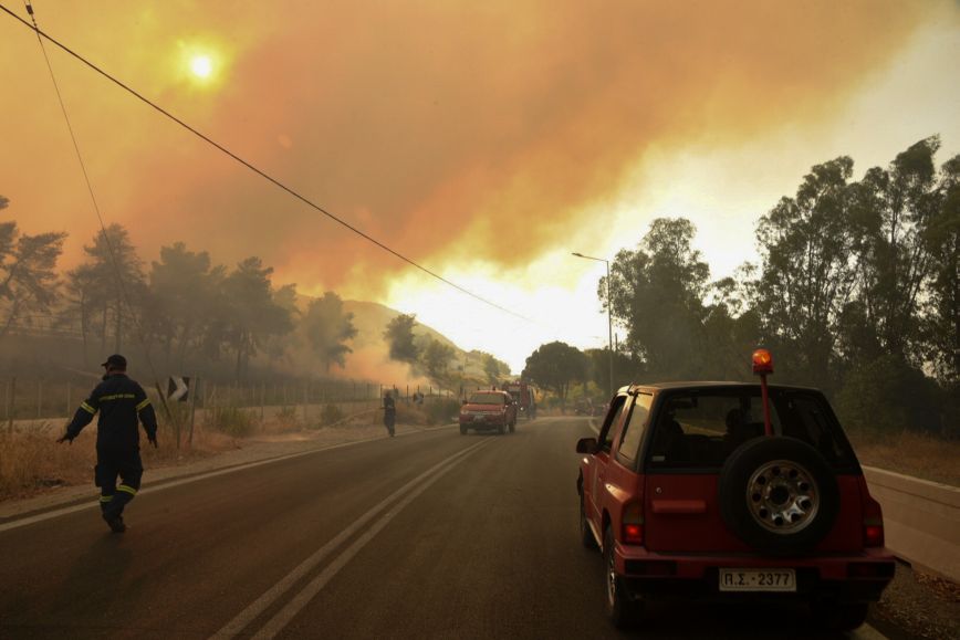 Φωτιά στο Σούνιο: Διακόπτεται η κυκλοφορία και στα δύο ρεύματα της Αθηνών &#8211; Σουνίου