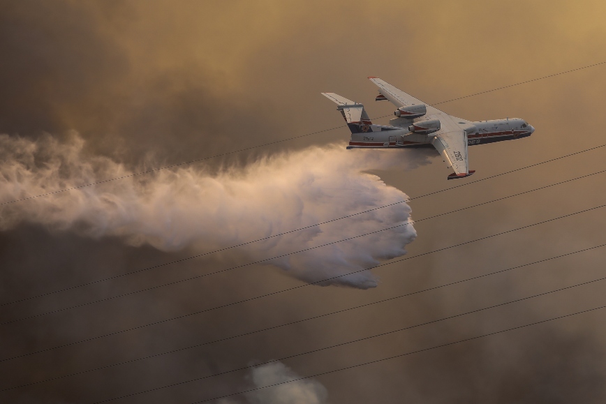 Φωτιά στην Εύβοια: Οι εικόνες της κόλασης από τον ουρανό &#8211; Βίντεο μέσα από το ρωσικό Beriev-200