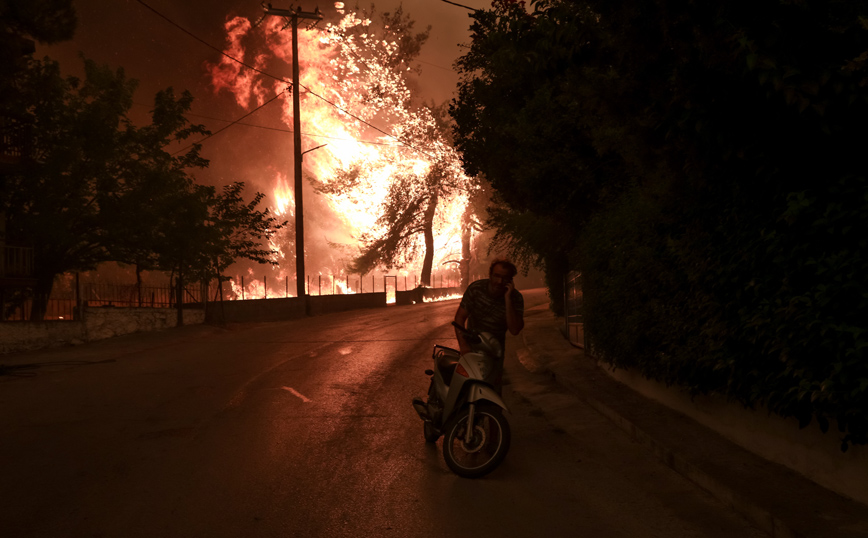 Διπλό πύρινο μέτωπο τρομάζει την Ανατολική Μάνη