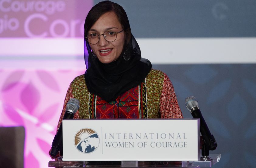 Συγκλονίζει η πρώτη γυναίκα δήμαρχος στο Αφγανιστάν: Περιμένω να έρθουν να με σκοτώσουν