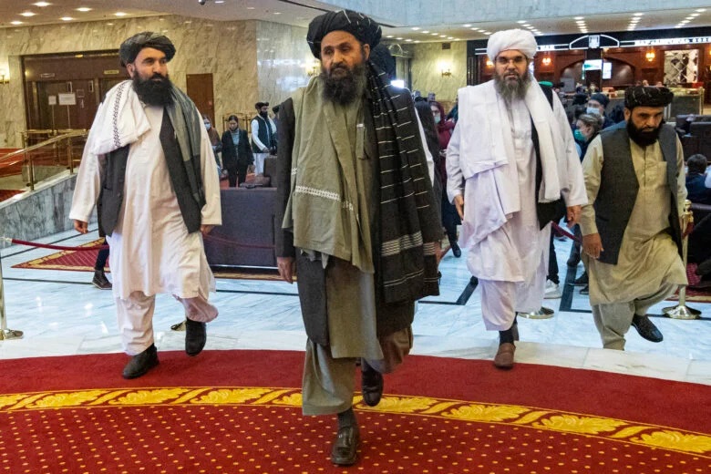 Αφγανιστάν: Στην Καμπούλ ο συνιδρυτής των Ταλιμπάν – Ξεκινούν οι συνομιλίες για τον σχηματισμό κυβέρνησης